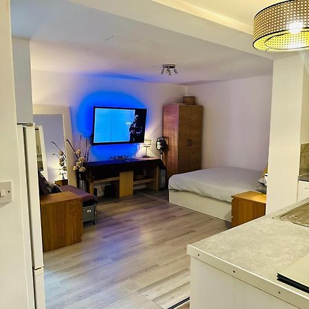 Stylish Studio Flat - Watford Junction - Harry Potter المظهر الخارجي الصورة
