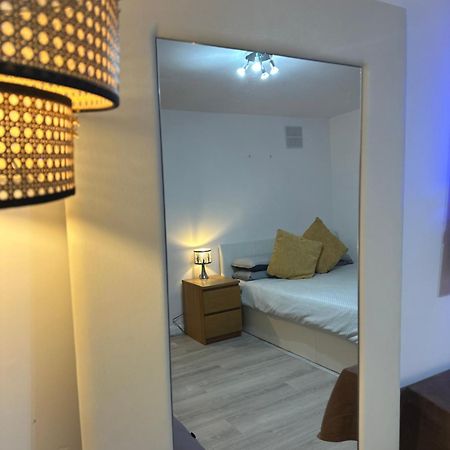 Stylish Studio Flat - Watford Junction - Harry Potter المظهر الخارجي الصورة