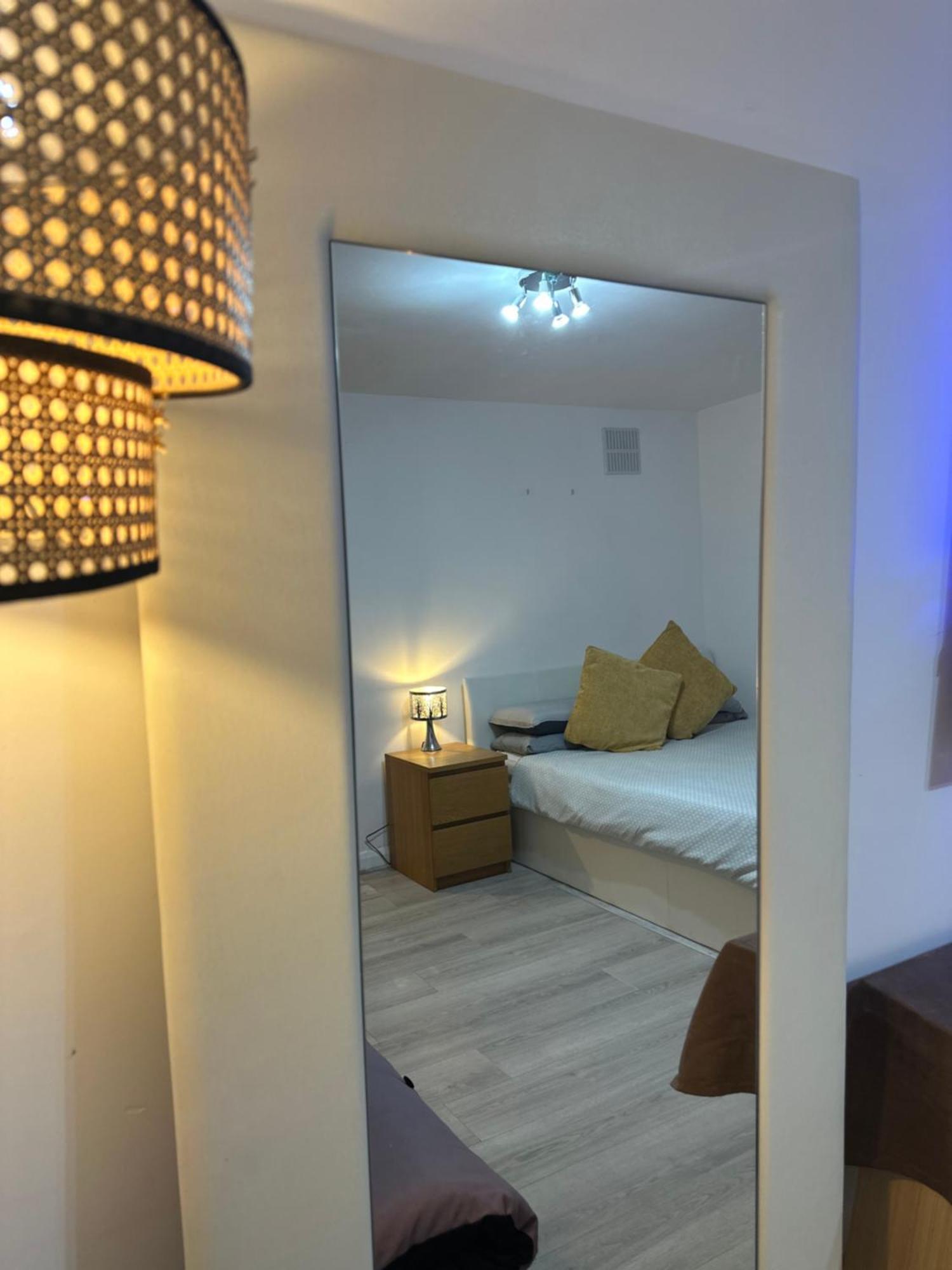 Stylish Studio Flat - Watford Junction - Harry Potter المظهر الخارجي الصورة