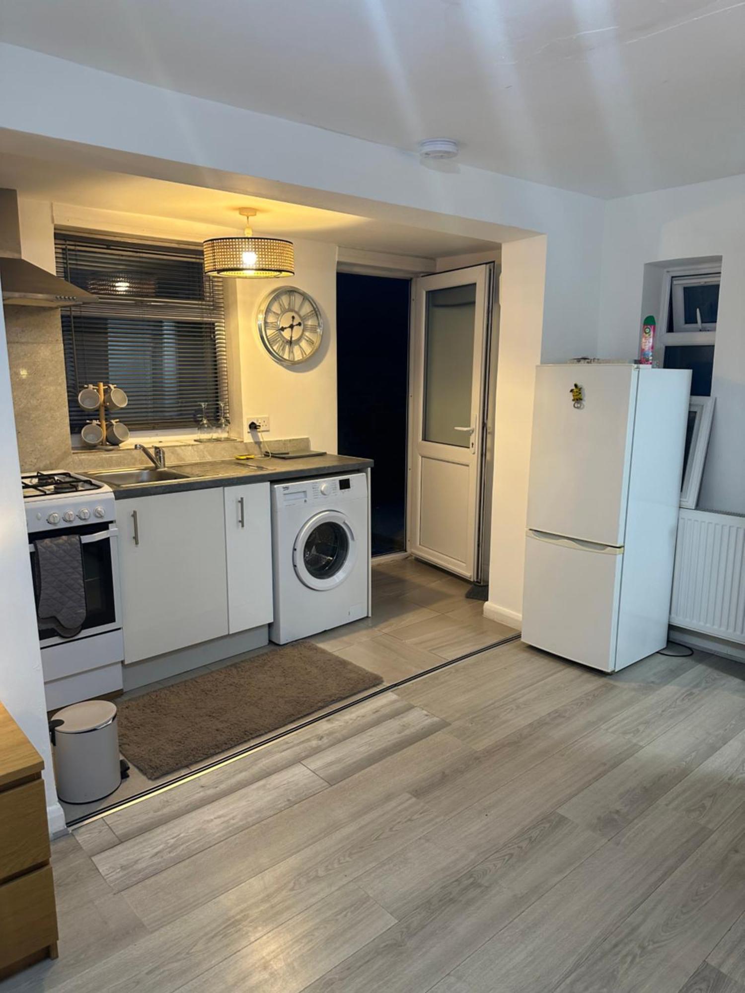 Stylish Studio Flat - Watford Junction - Harry Potter المظهر الخارجي الصورة