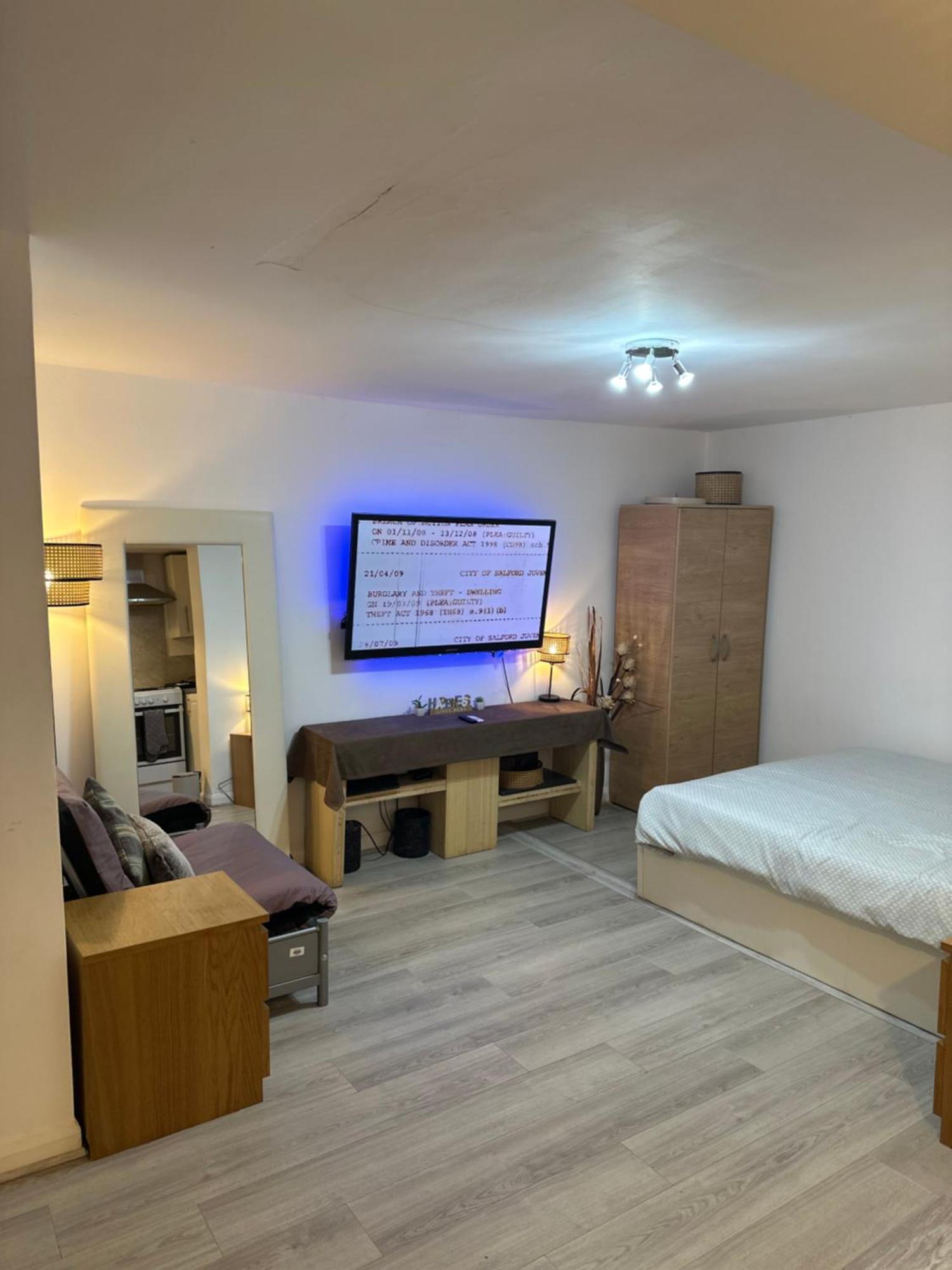 Stylish Studio Flat - Watford Junction - Harry Potter المظهر الخارجي الصورة